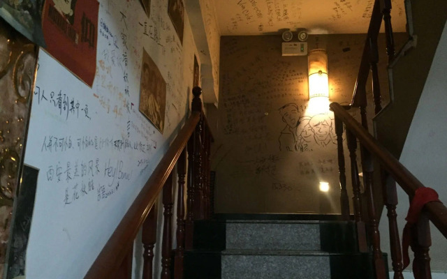 Hua Qiu Ku Youth Hostel East Street Branch