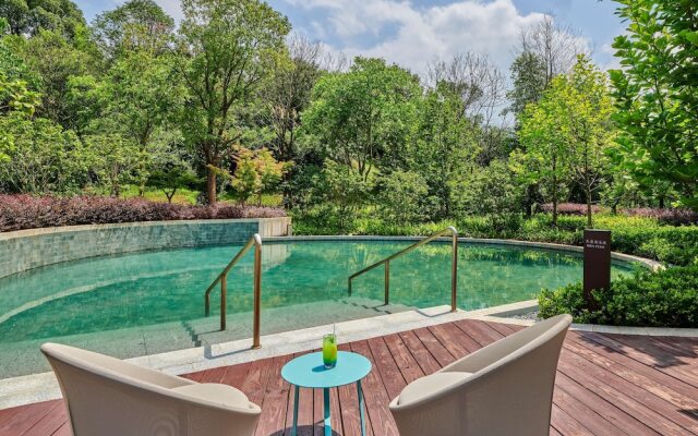 Lushan West Sea Resort, Curio Collection by Hilton