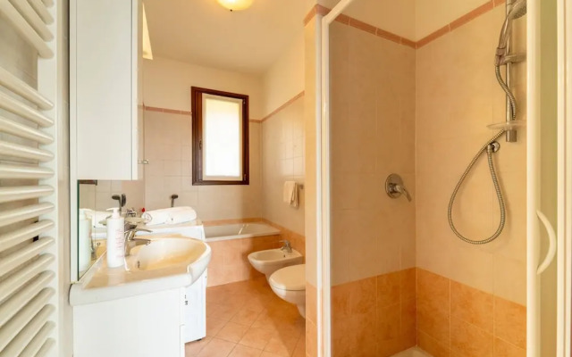 Willow Apartment With Lakeview by Wonderful Italy