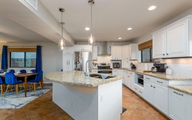 Casa Sunset 4 Bedroom Home by RedAwning