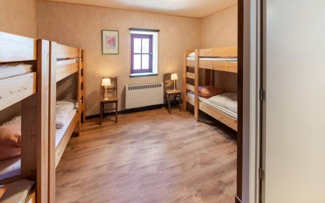 Vacation Home With BBQ Near Hotton