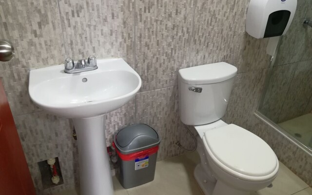 Maxy's Inn Hotel & Suite