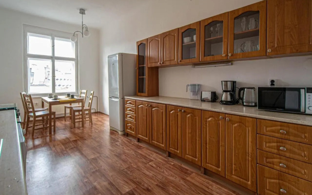 Super Central Billiard and Darts Big Apartment