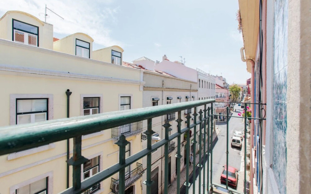 Typical Light Filled Graça Apartment, By TimeCooler