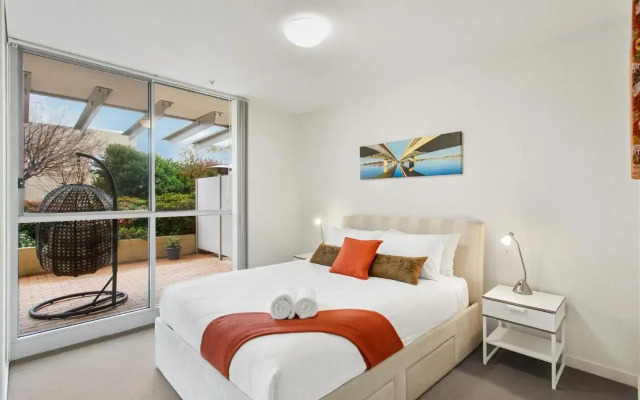 Spacious & High in the Skyplaza - 1bd 1bth Apt