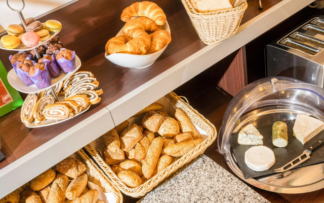 Best Western Plus Celebrity Suites