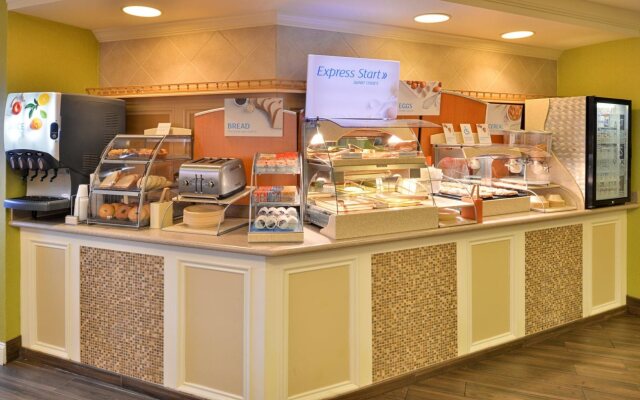 Holiday Inn Express & Suites St Joseph by IHG