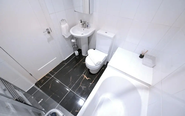 Close to Tube - Free Parking - Pet Friendly