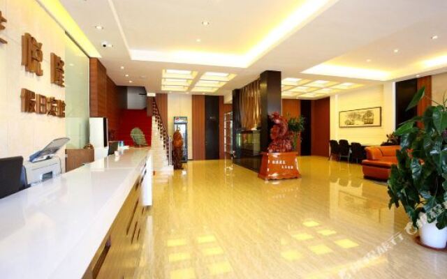 Liaoyang Qianyuelong Holiday Hotel