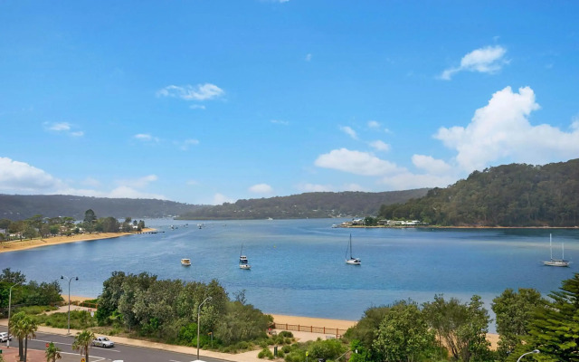 BASE Holidays - Ettalong Beach Premium Apartments