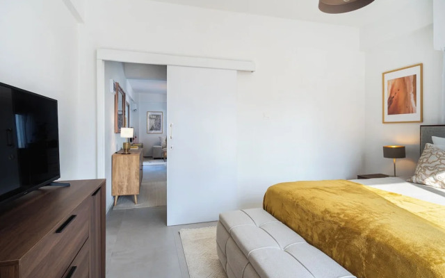Elegant City Central Suite