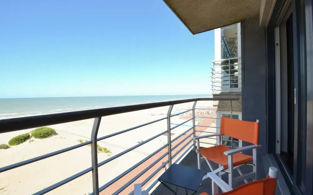 Stylish Apartment With Balcony, sea Views
