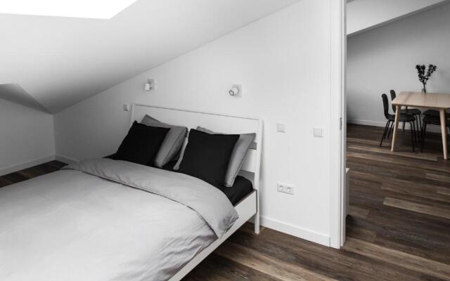 Deluxe Apartments by Hostlovers