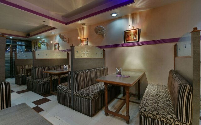 OYO 11923 Hotel Rajdhani Palace