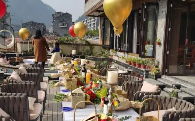 Eternal Love Across Three Lifetime-Art Homestay in Fenghuang Ancient Town