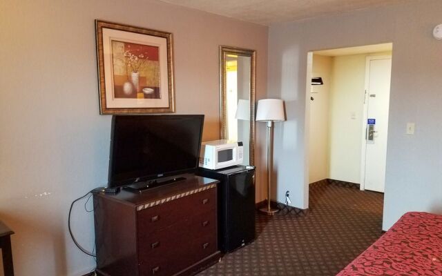 Oyo Townhouse Dodge City Ks