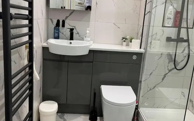 Modern Apartment-sleeps6-parking-seft Check in