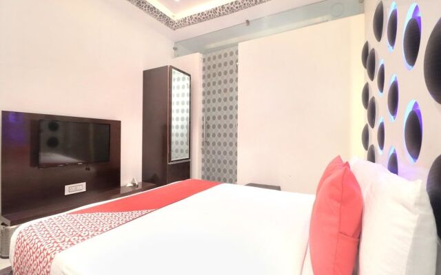 OYO 14829 Hotel J Cruise