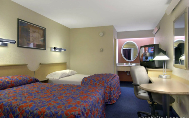 Red Oak Inn Detroit - Southfield