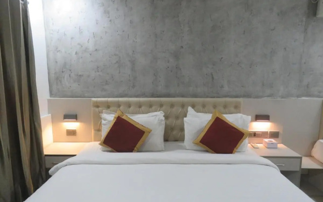 OYO 7077 Reegate Inn