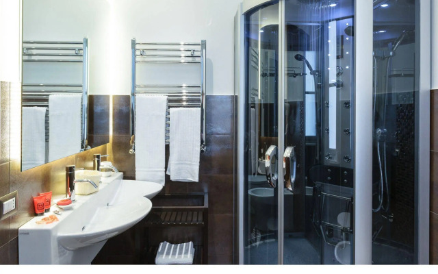 Lh Royal Suites