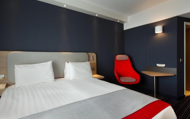 Holiday Inn Express Geneva Airport, an IHG Hotel