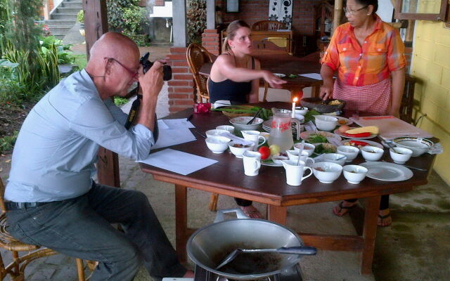 KARANG SARI Guesthouse & Restaurant
