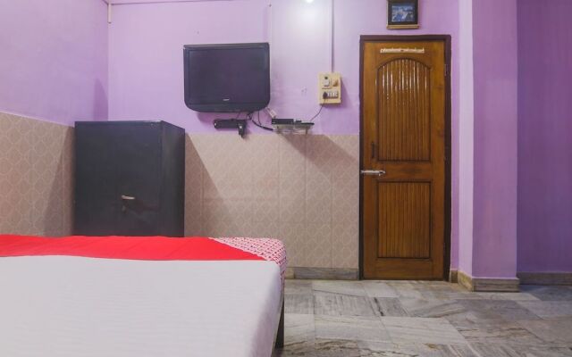 OYO 23373 Hotel Midline