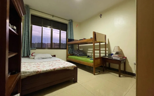 The Mugabi's Spacious Private Room