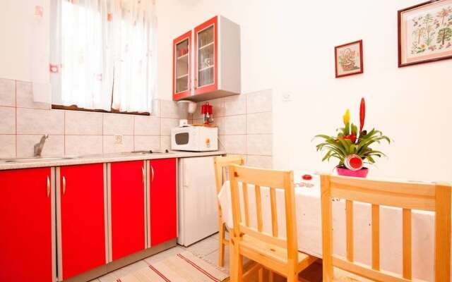 Miro - 300 m From sea - A2 Crveni