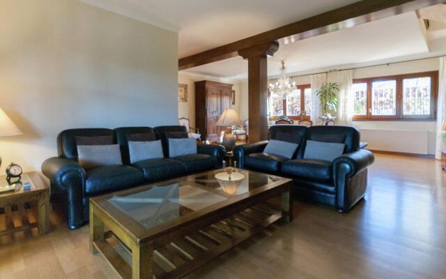 Ideal villa in Peralada with private pool and garden