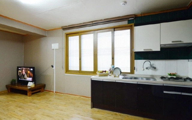 Gyeongju Songlim Byeoljang Pension