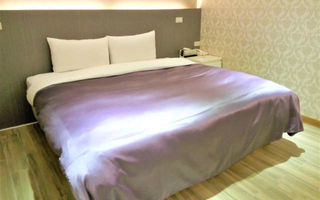 Art House Double Room-Sunflower