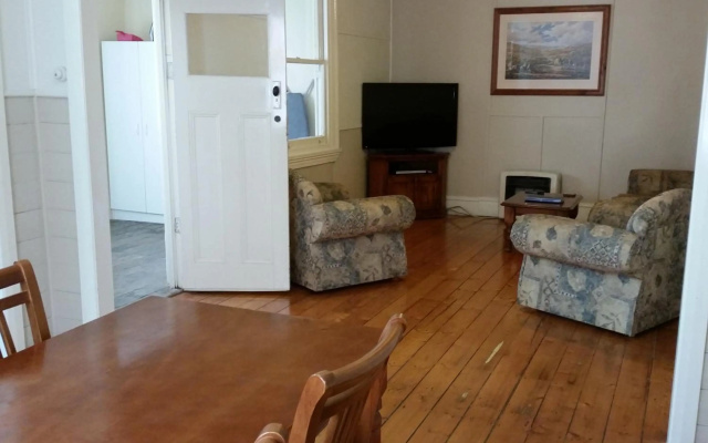 About Town Cottages – Guest Rooms – Broken Hill