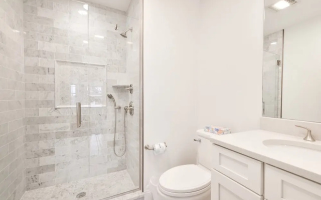 Global Luxury Suites at South Boston