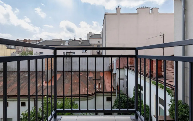 Dietla Apartment With A/C by Renters