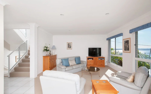 Grand View at Nelson Bay – Guest Rooms – Nelson Bay