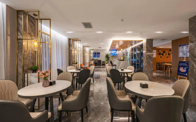 Super 8 Hotel (Beijing Sanlitun Taikoo Li Tuanjiehu Subway Station)