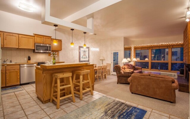 Kutuk Condominiums by RLC