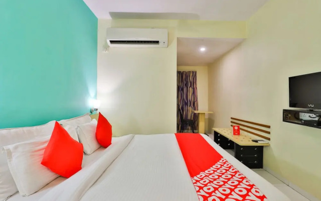 OYO 3975 Golden Star Country club