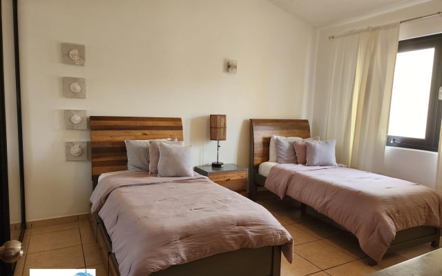 Prime 2 Bedroom Beachfront Penthouse w/ Sofa Bed and Open Terrace (CB250) — фото 4