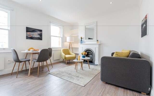 Soho Apartments by BaseToGo