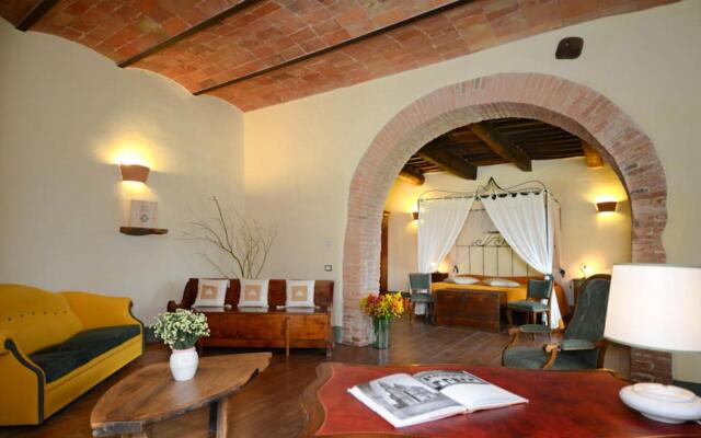 Independent Residence With 14 Beds in Montepulciano-podere Monti
