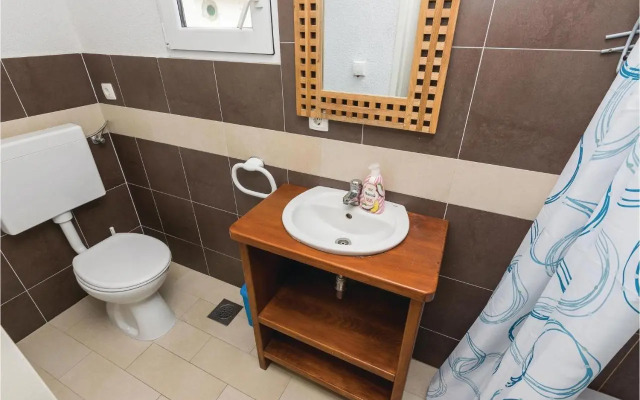One-Bedroom Apartment in Vir