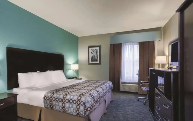 La Quinta Inn & Suites By Wyndham Knoxville East