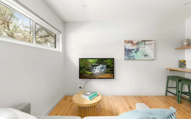 Modern 1-bed Pad Minutes Away From Beach – Guest Rooms – Sydney