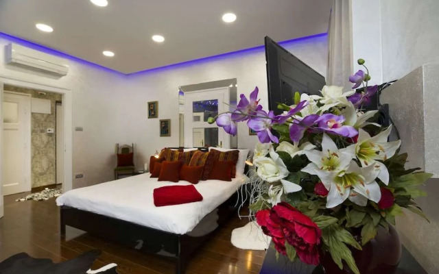 Central Station Art Apartment