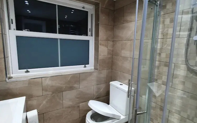 Chic Spacious Apartment in Peterborough