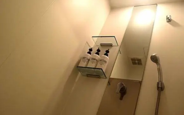 ゴールデンマイルホステル３Ｆ完全個室Aタイプ – Bathroom – Amami