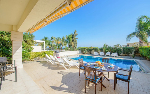 Ariadne Villa